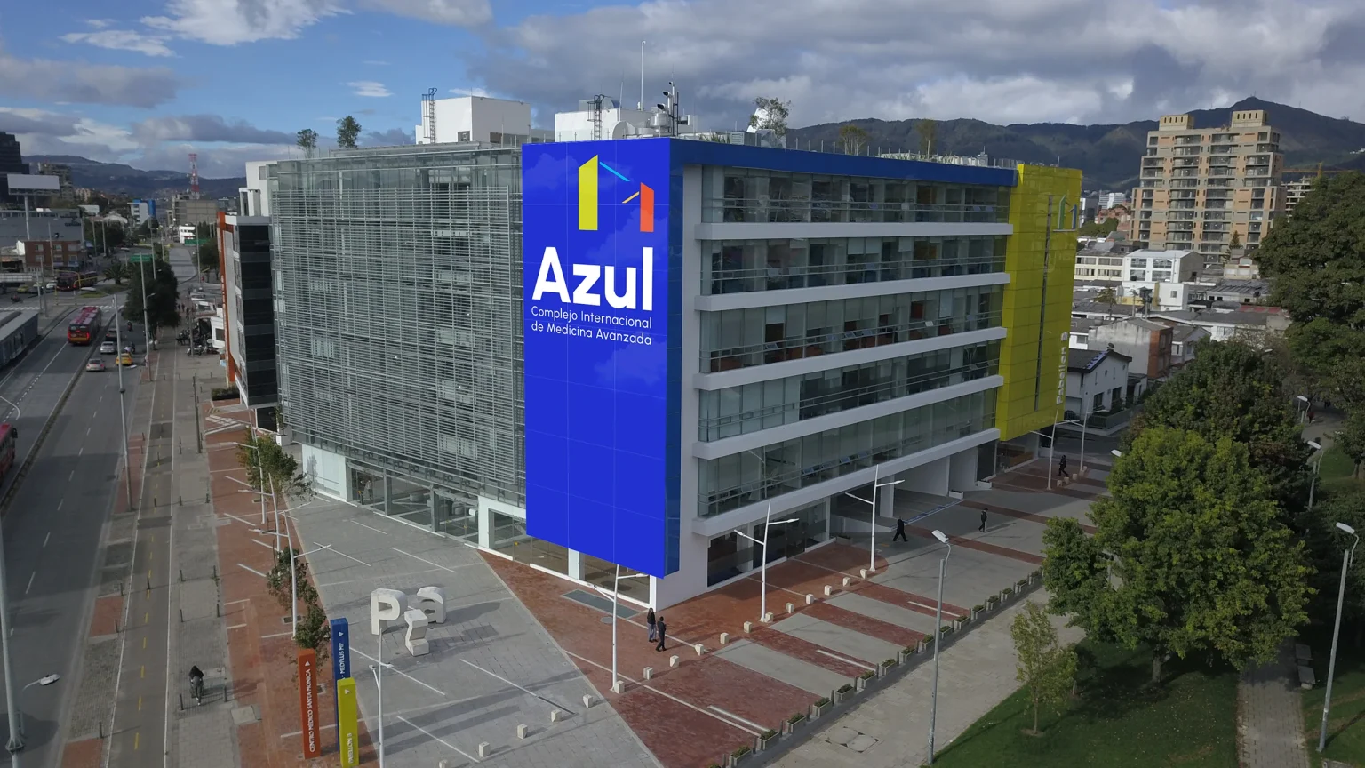 Fachada del Complejo Clínico Azul CIMA