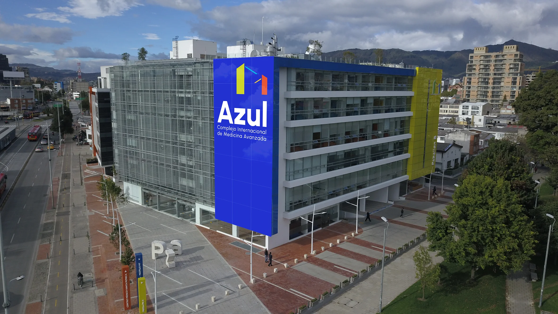 Edificio de Azul CIMA - Complejo Internacional de Medicina Avanzada